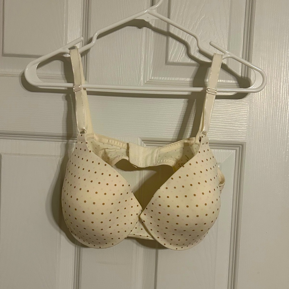 Size 38C Warners Push Up Bra with wiring.